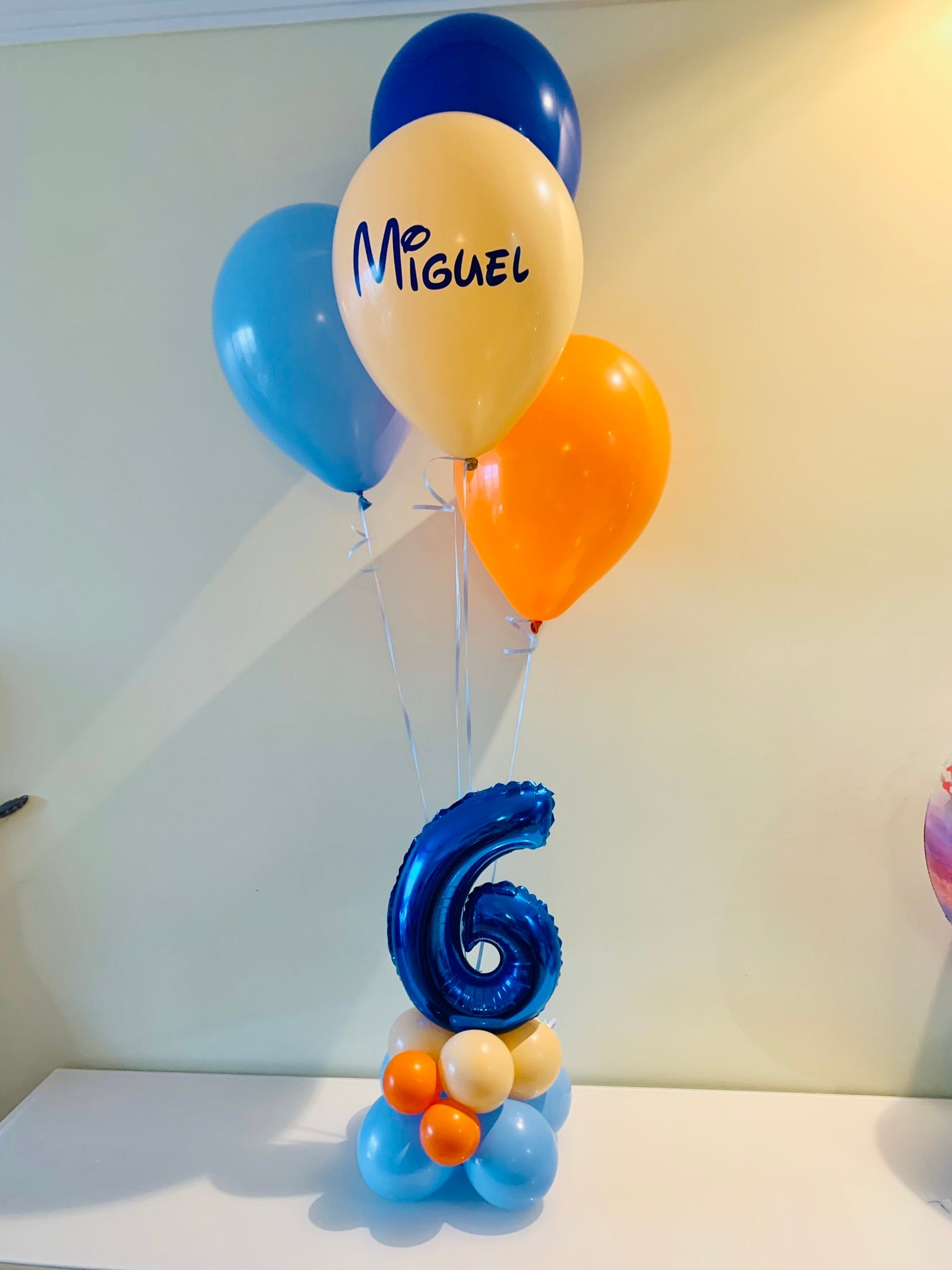 Centro de mesa com gás helio (idade + 4 balões latex)
