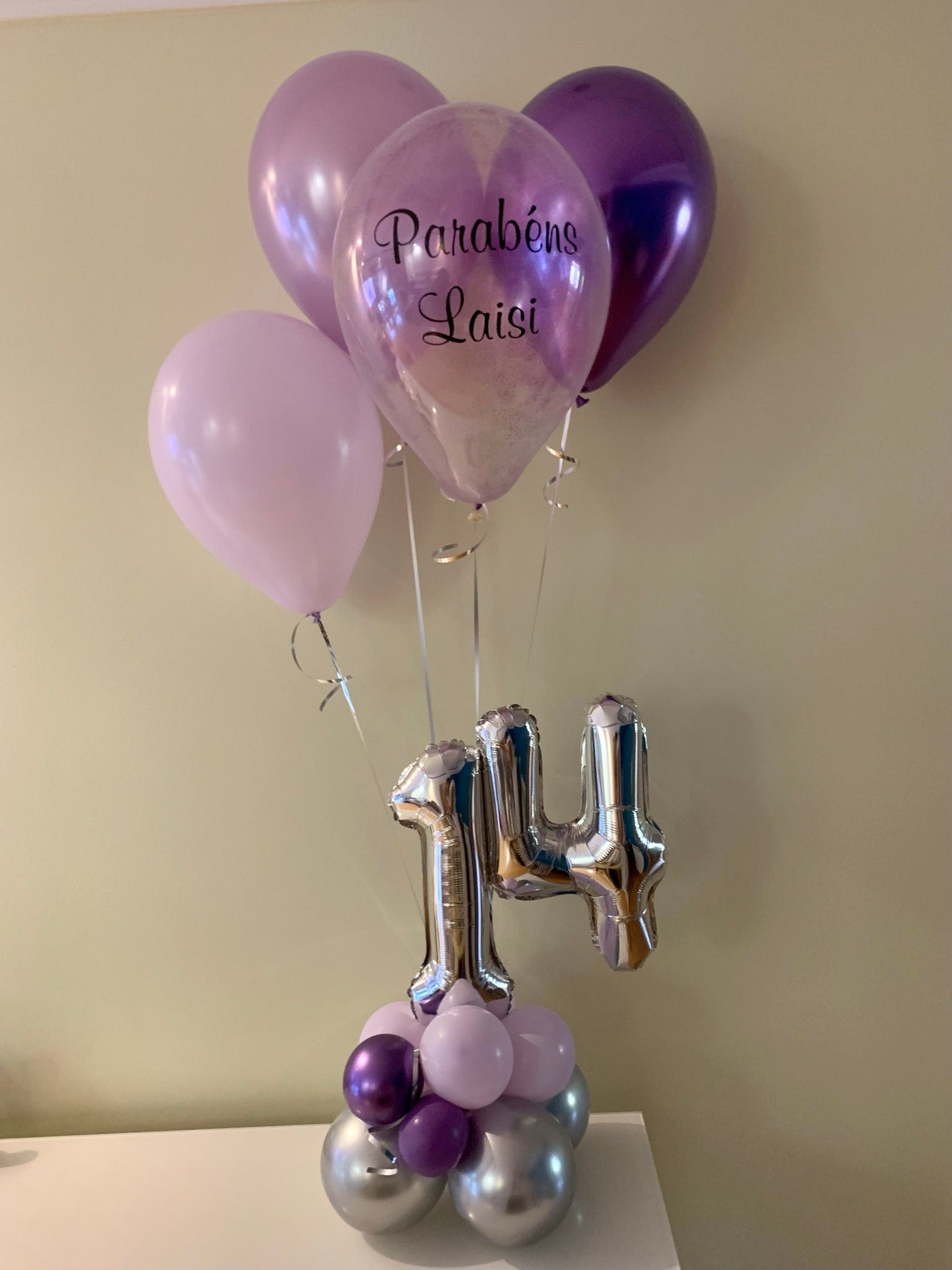 Centro de mesa com gás helio (idade + 4 balões latex)