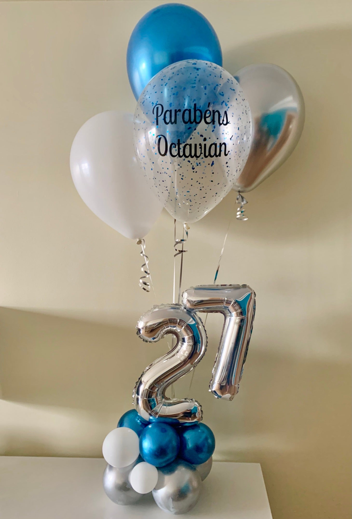 Centro de mesa com gás helio (idade + 4 balões latex)